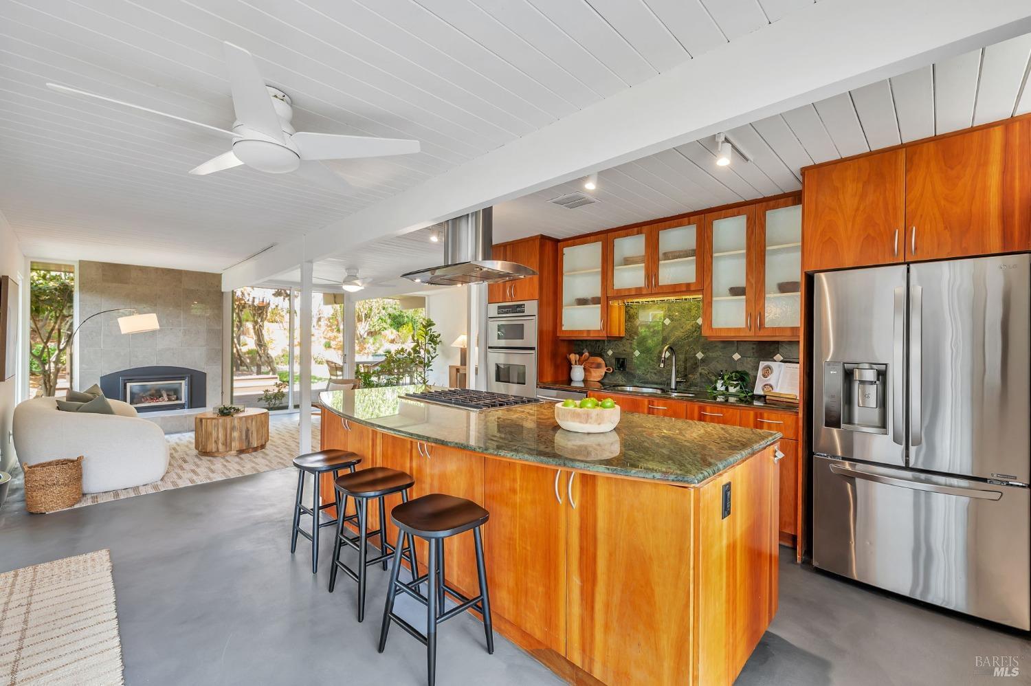 96 Golden Hinde Blvd