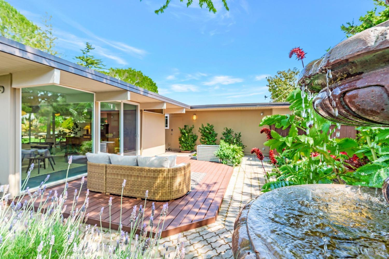 96 Golden Hinde Blvd