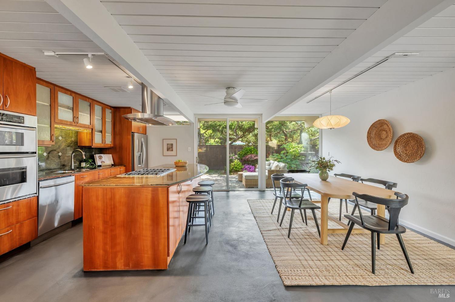 96 Golden Hinde Blvd