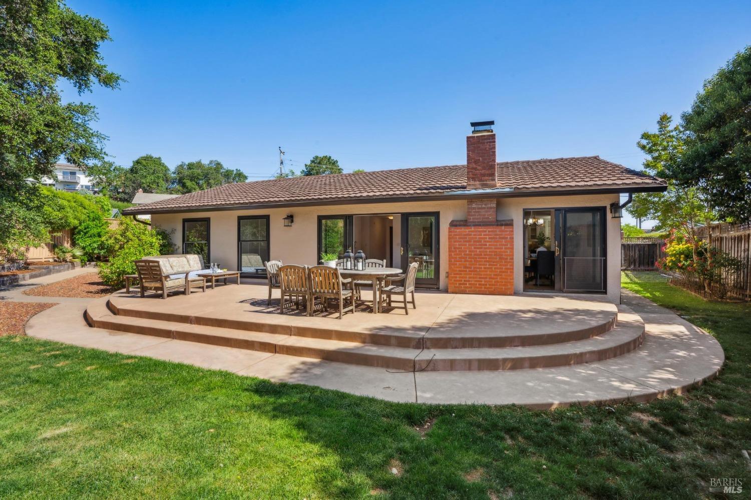 15 Twelveoak Hill Dr