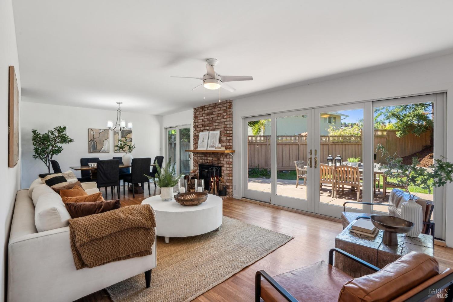 15 Twelveoak Hill Dr