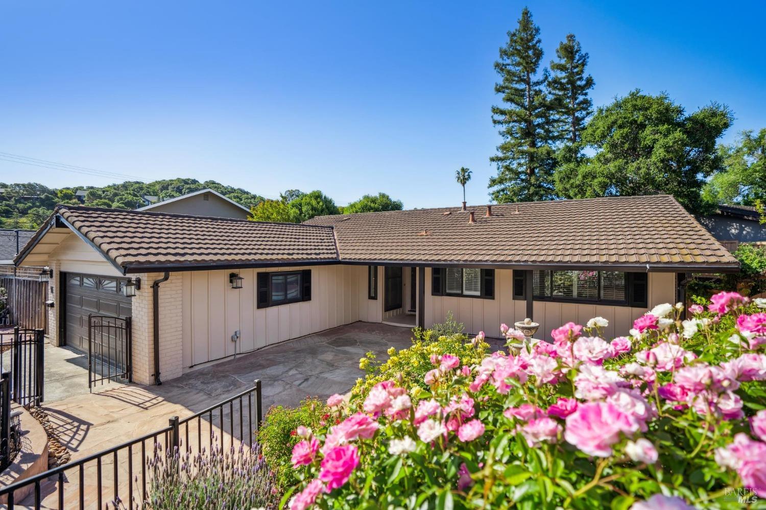 15 Twelveoak Hill Dr