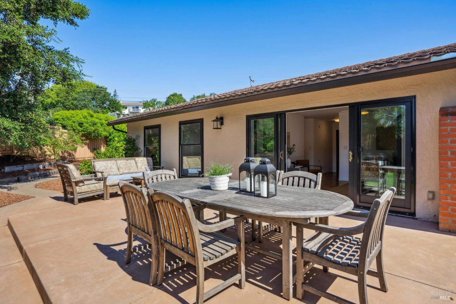 15 Twelveoak Hill Dr