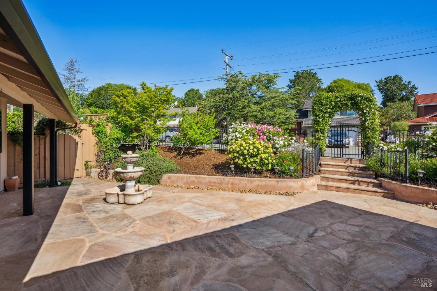 15 Twelveoak Hill Dr