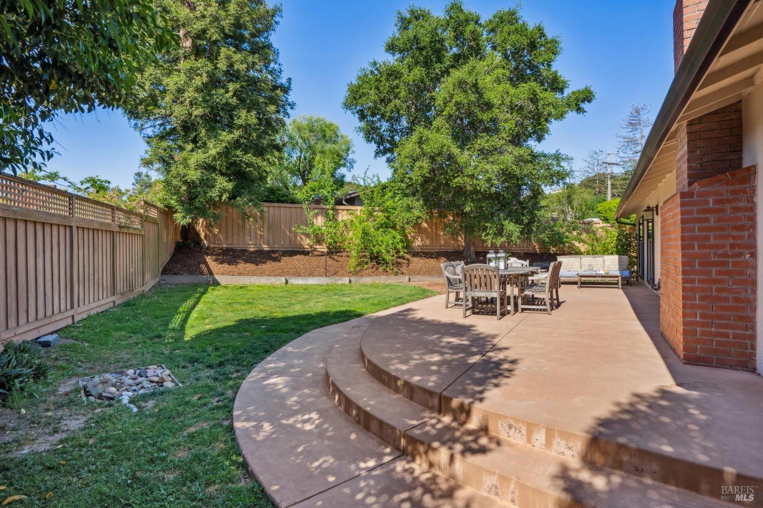 15 Twelveoak Hill Dr