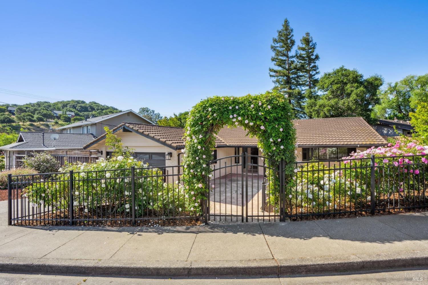 15 Twelveoak Hill Dr