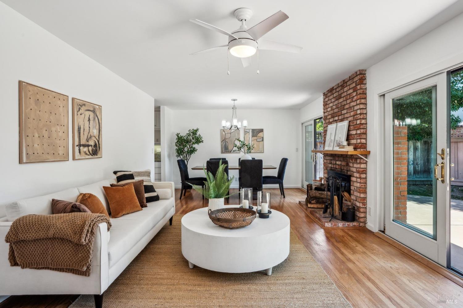 15 Twelveoak Hill Dr