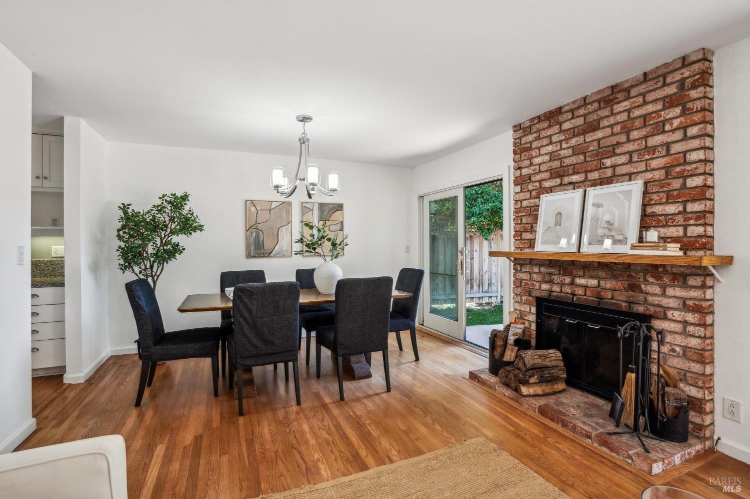 15 Twelveoak Hill Dr