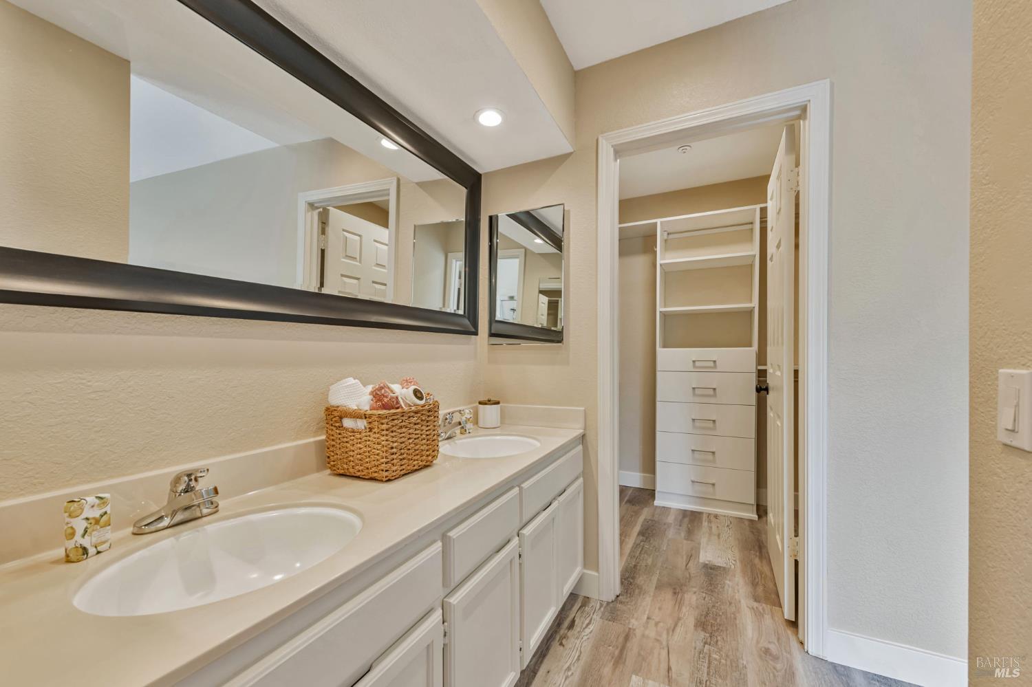 124 Ignacio Valley Cir