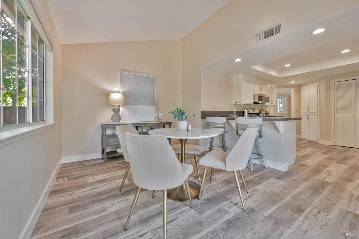 124 Ignacio Valley Cir