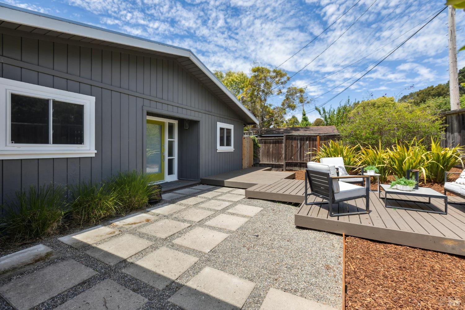 122 Oak Dr