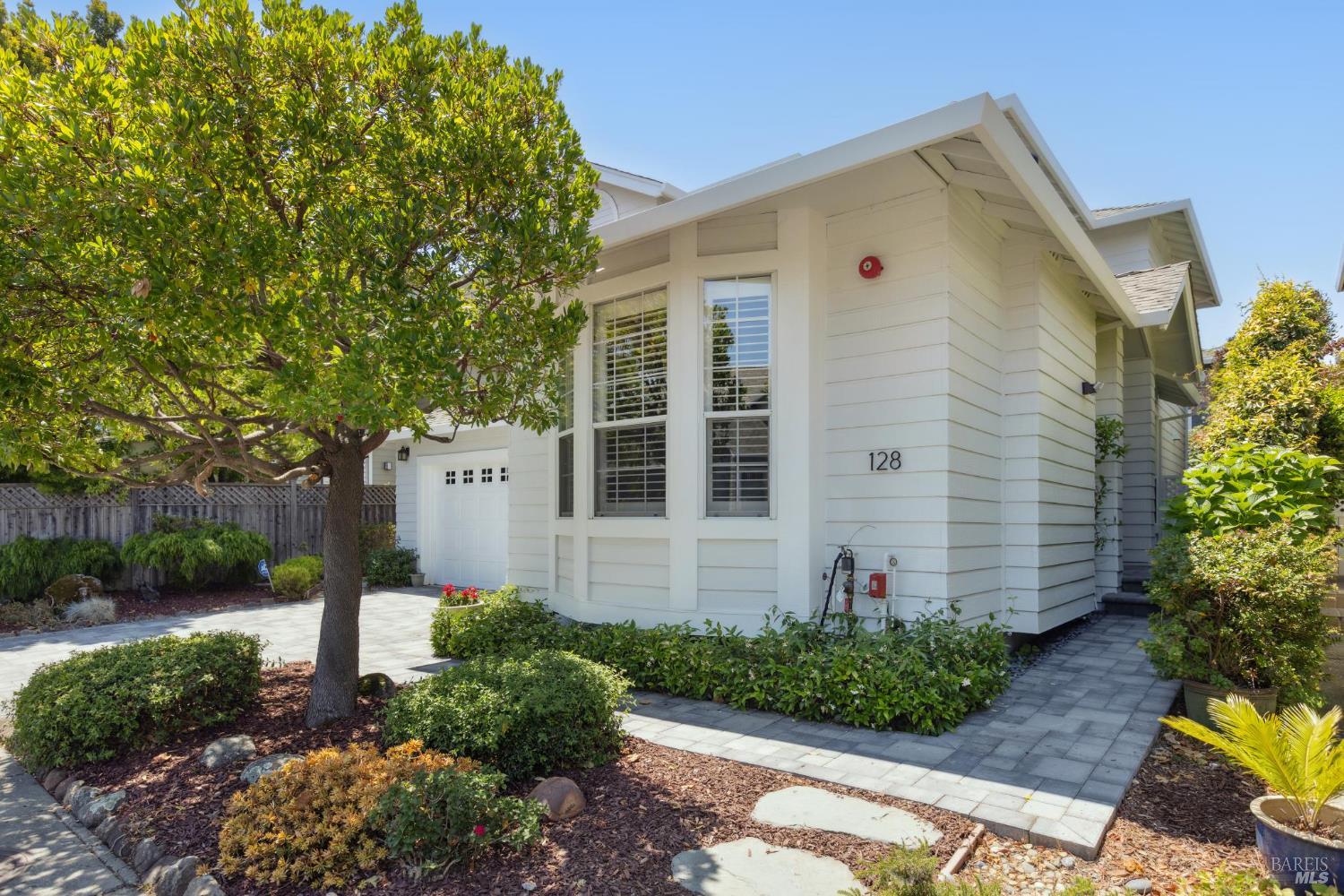 128 Baypoint Dr