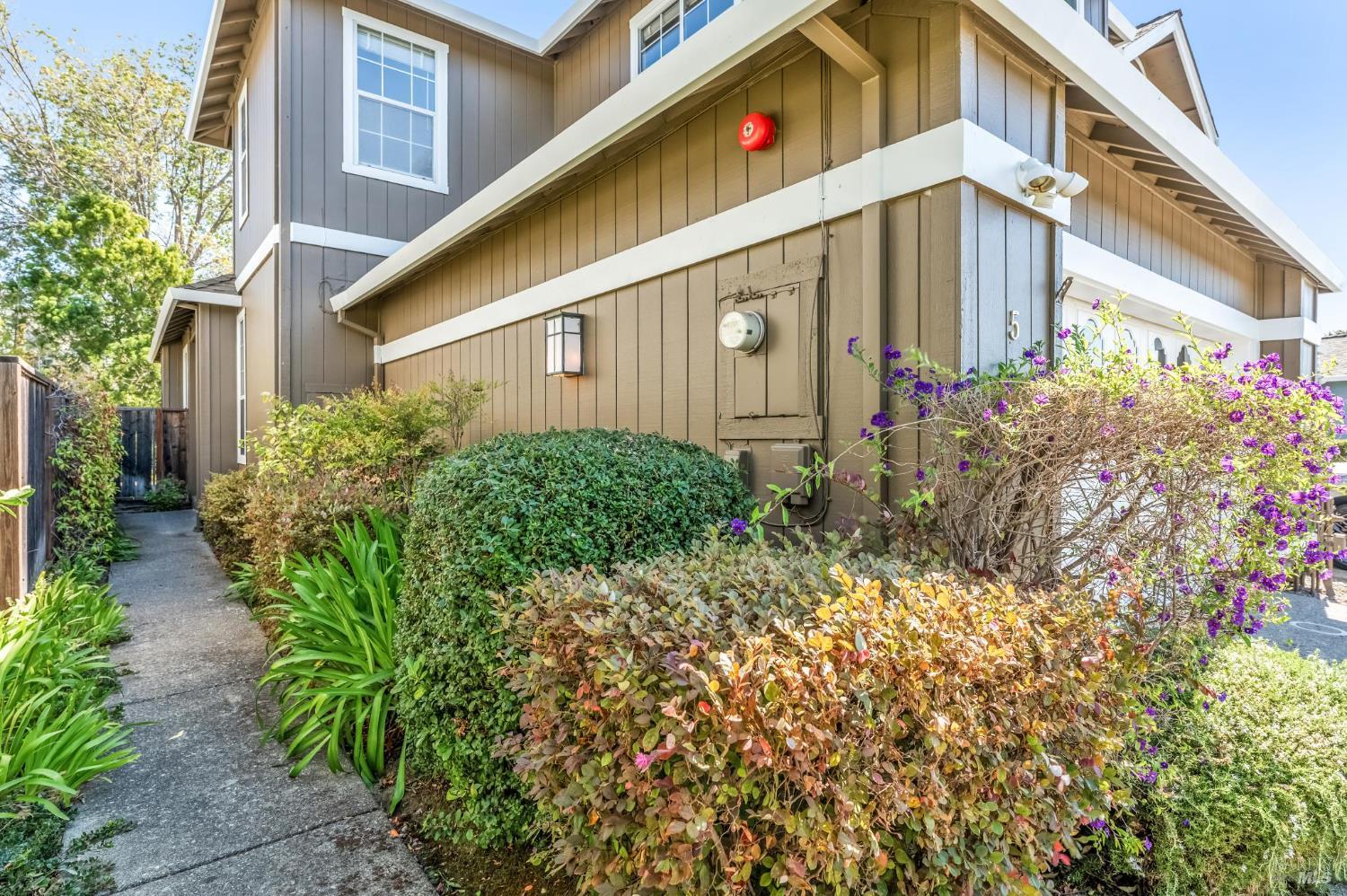 5 Bay Point Village Dr