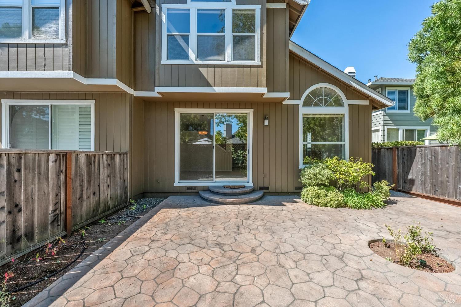 5 Bay Point Village Dr