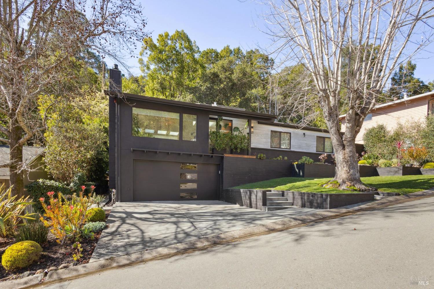 321 N Almenar Drive