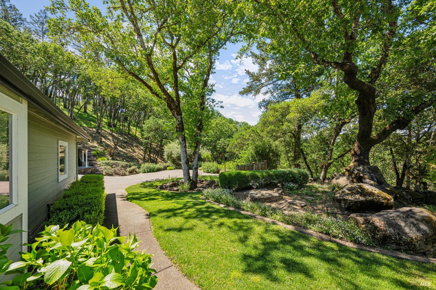 2546 Cresta Road