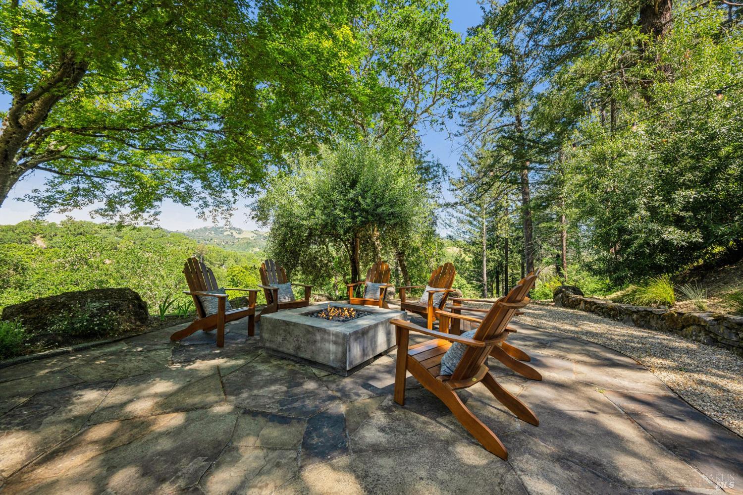 2546 Cresta Road