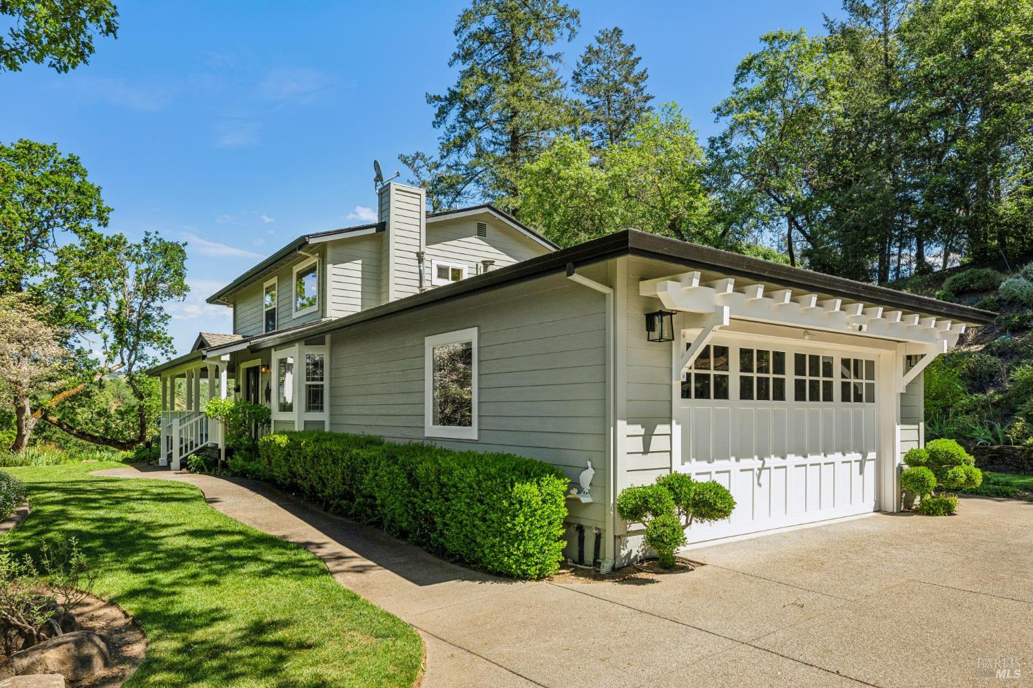 2546 Cresta Road
