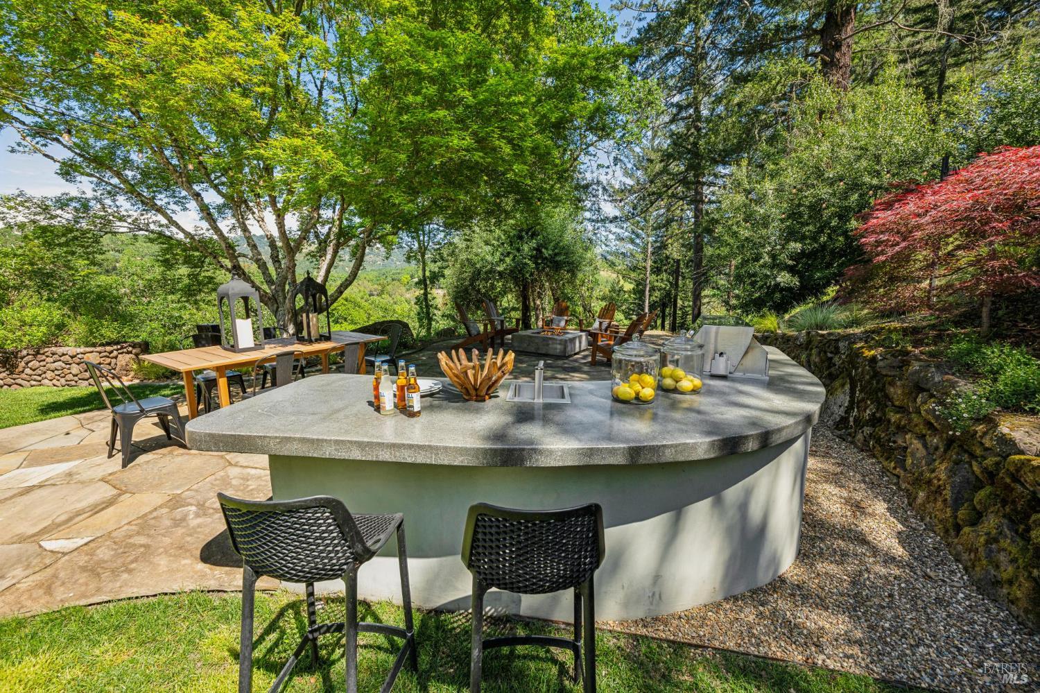 2546 Cresta Road