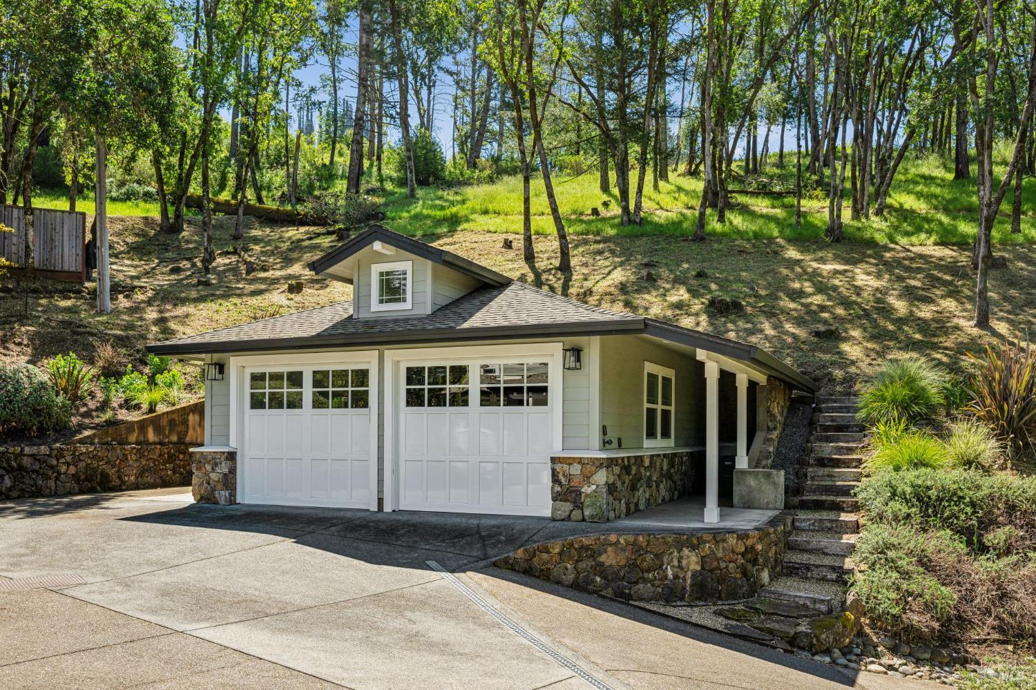 2546 Cresta Road