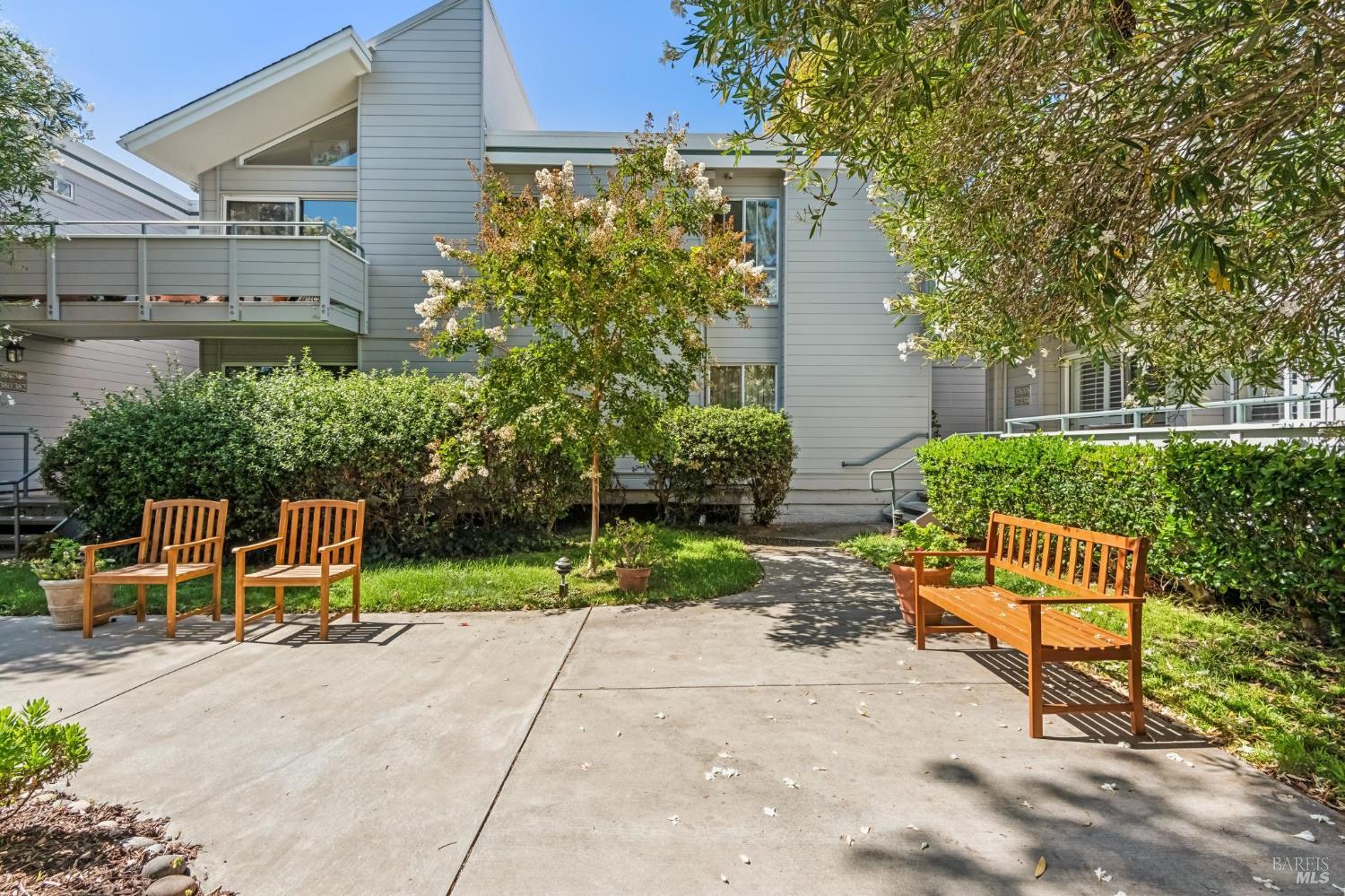 372 Larkspur Plaza Drive