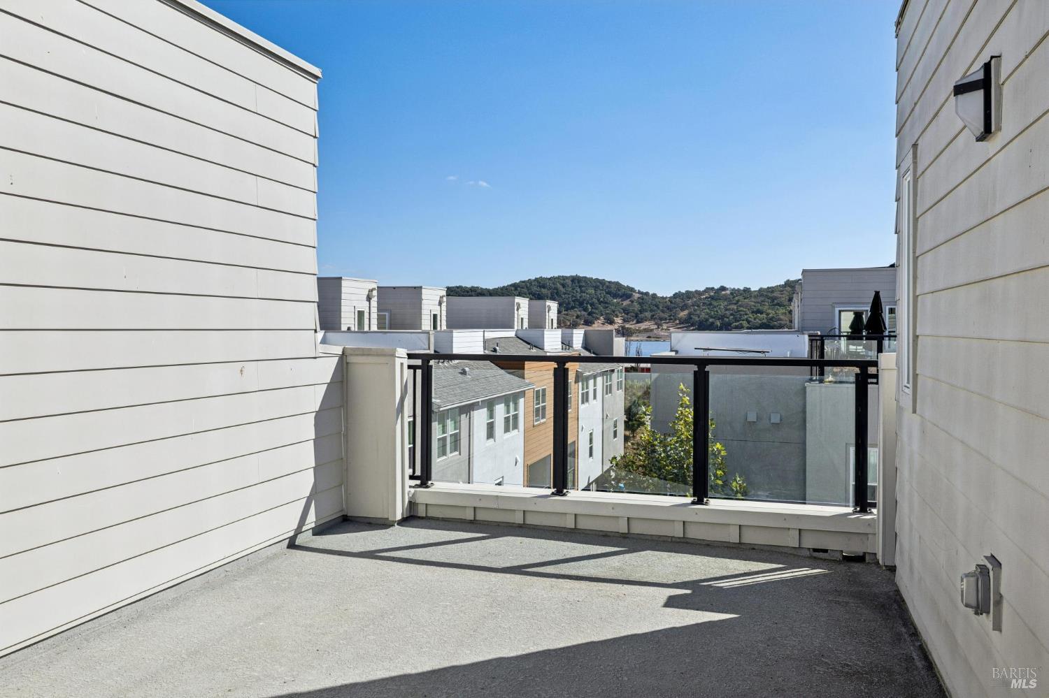 305 Verandah Avenue