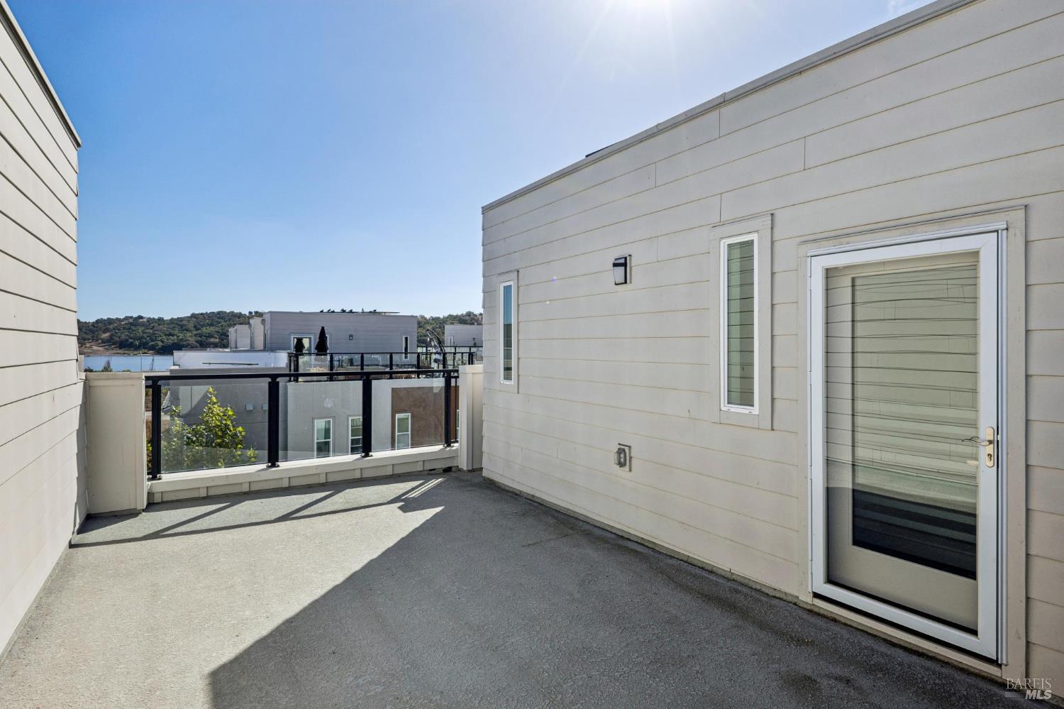 305 Verandah Avenue