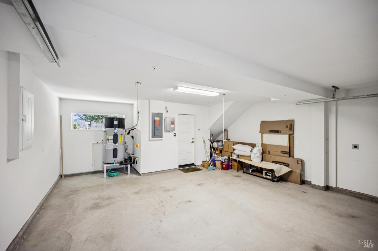 305 Verandah Avenue