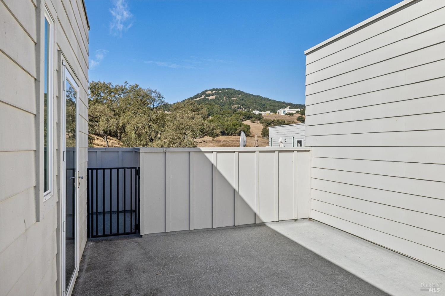 305 Verandah Avenue