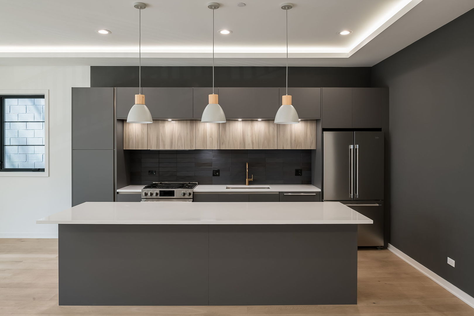 2633 N Emmett Street Unit: 2F