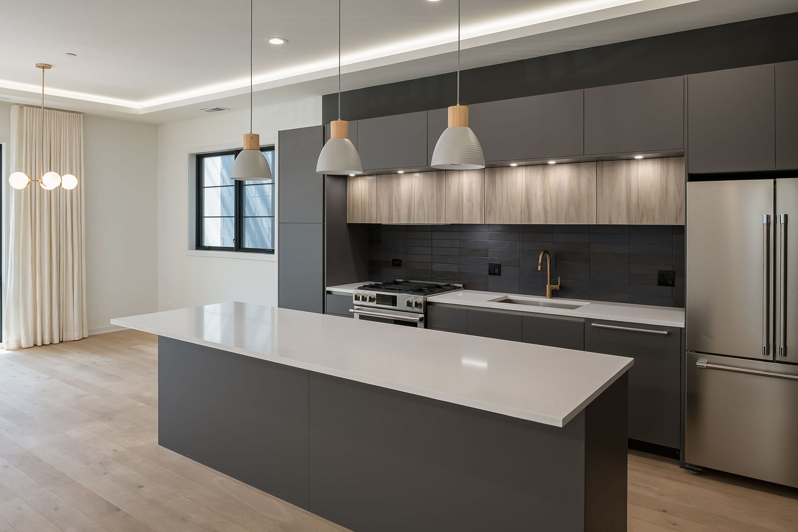 2633 N Emmett Street Unit: 2F
