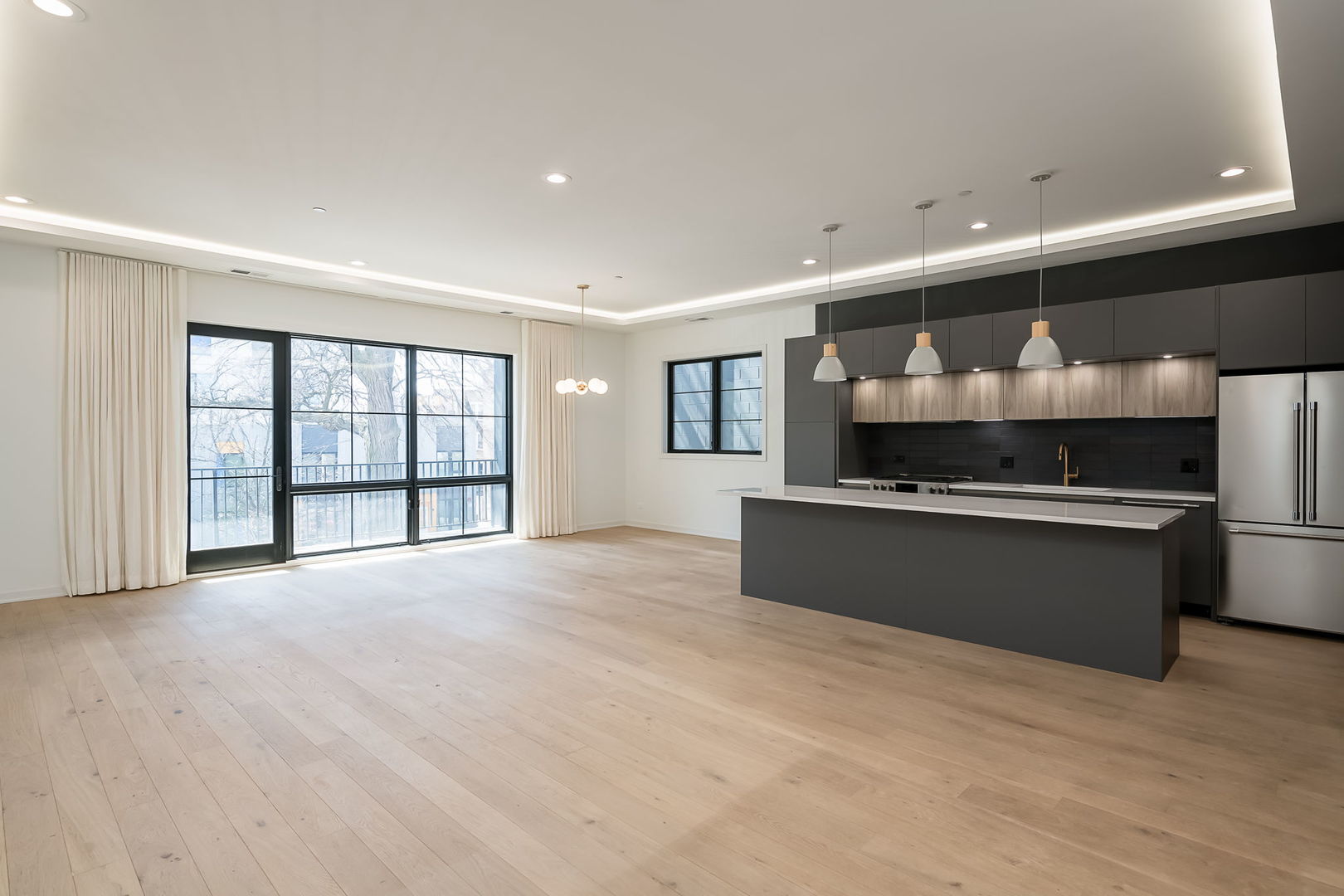 2633 N Emmett Street Unit: 2F