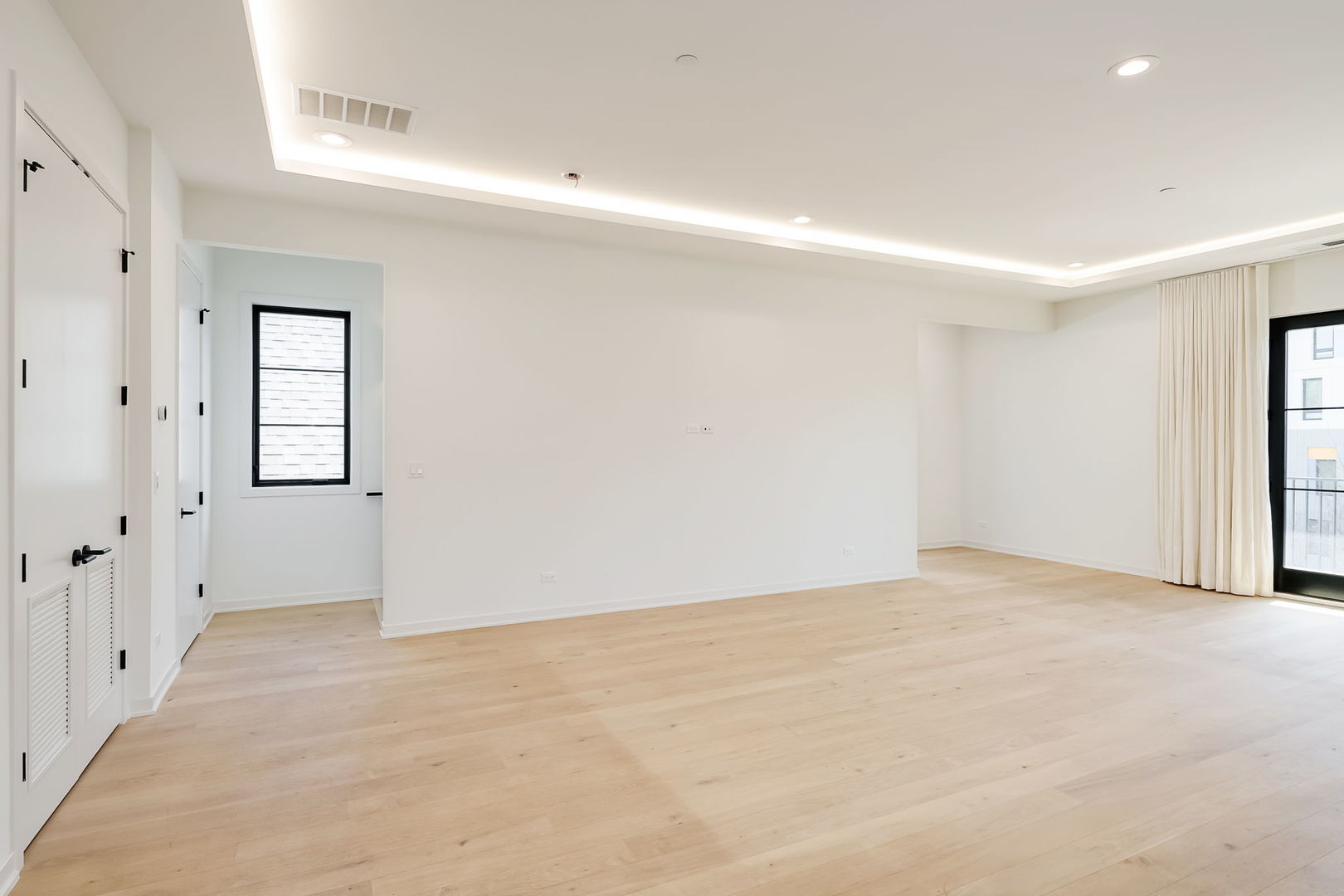 2633 N Emmett Street Unit: 2F