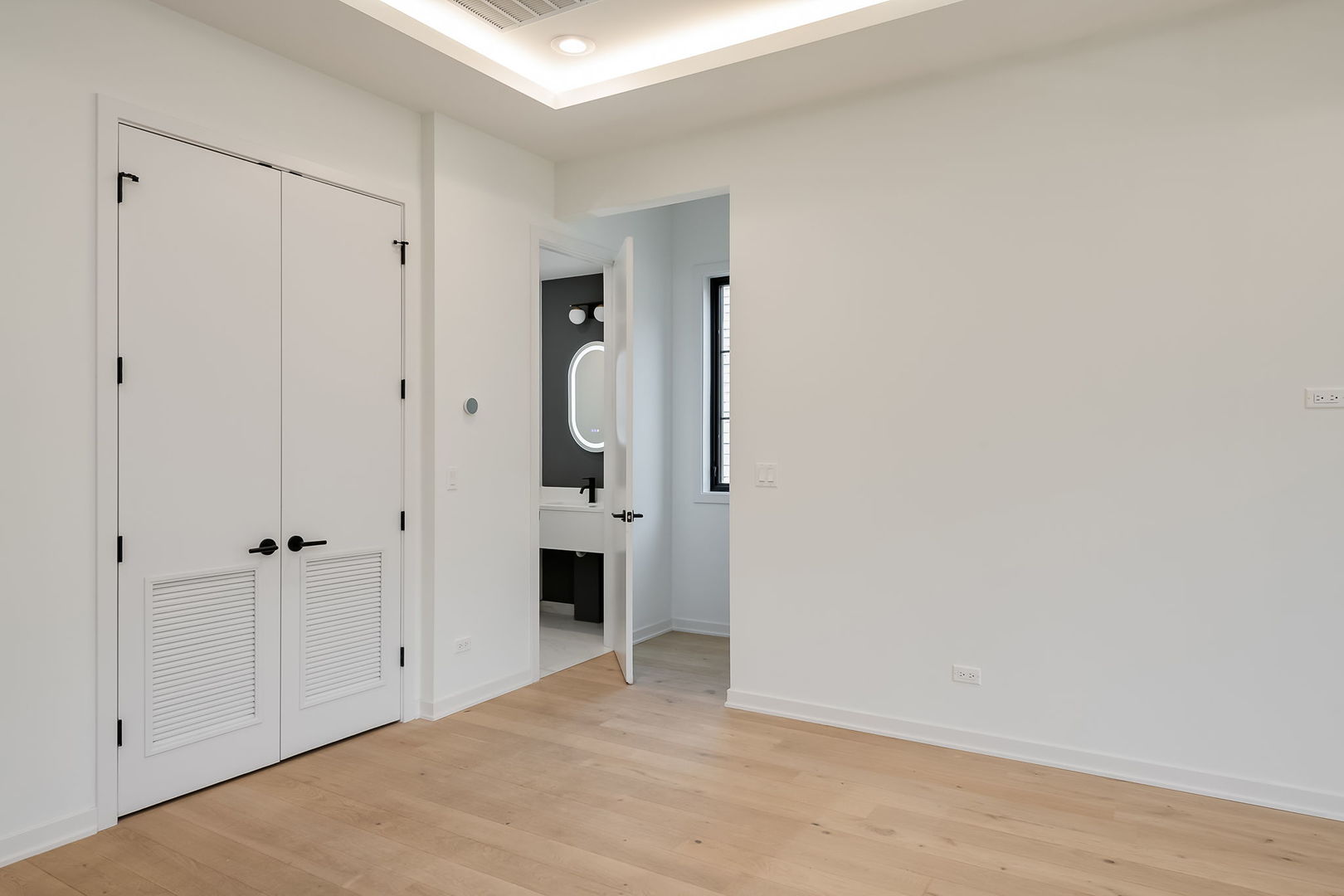 2633 N Emmett Street Unit: 2F