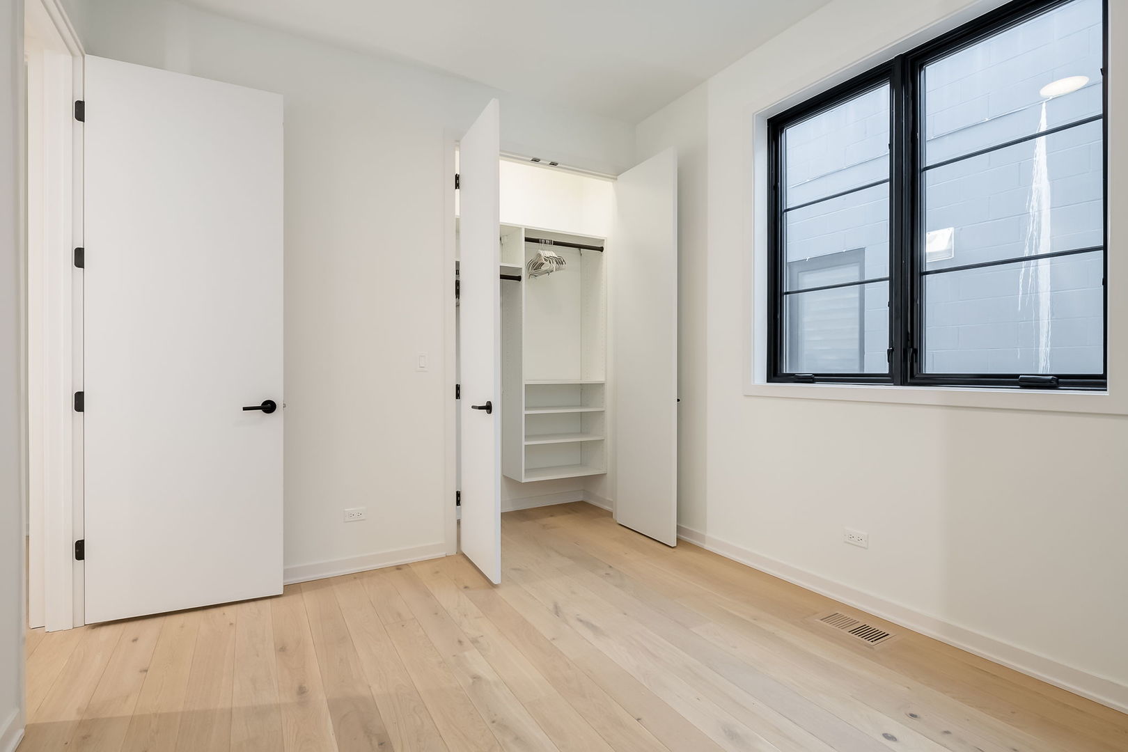2633 N Emmett Street Unit: 2F
