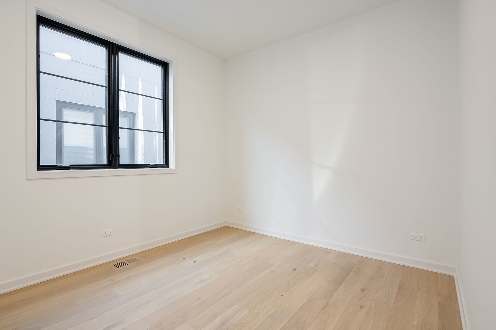 2633 N Emmett Street Unit: 2F