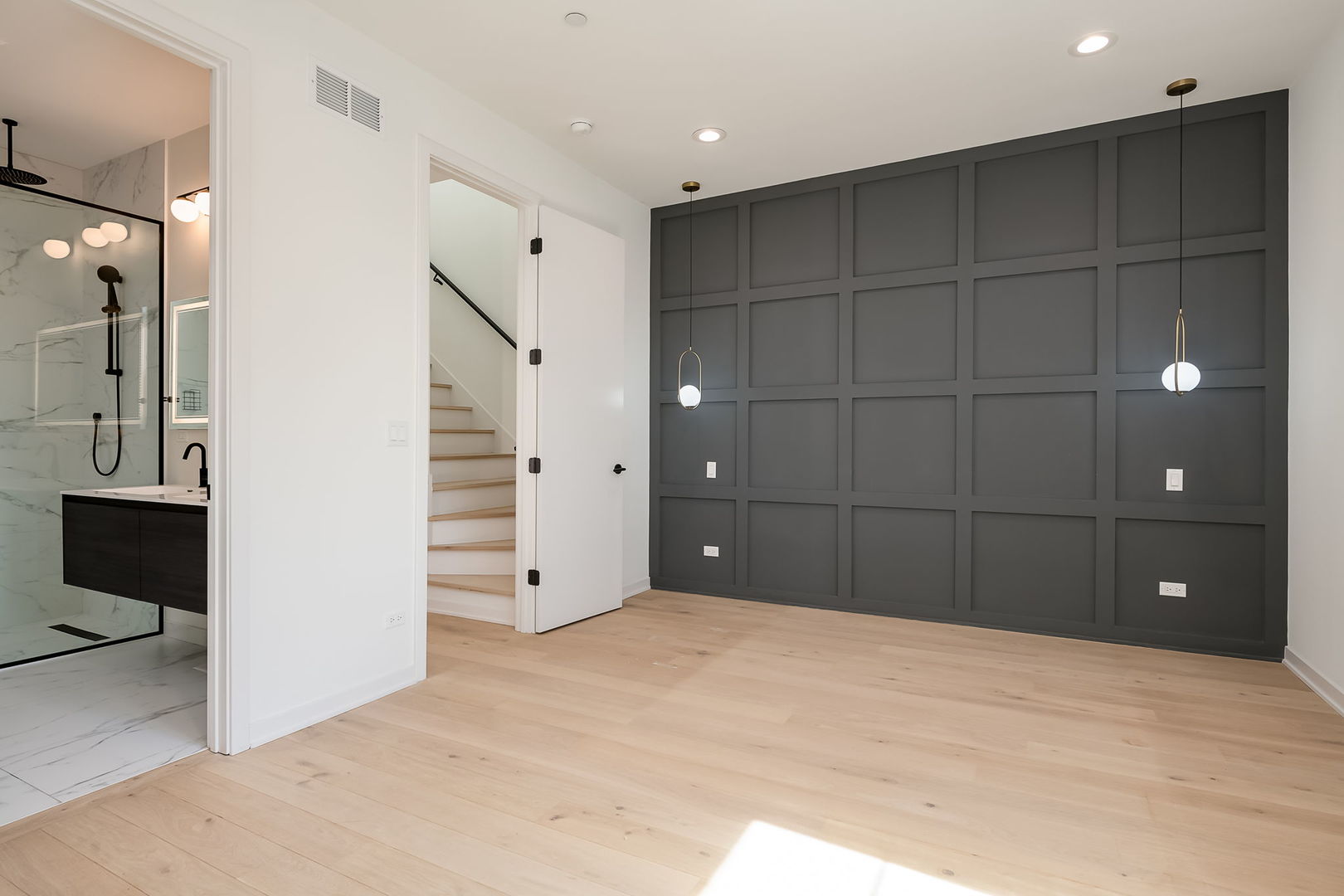 2633 N Emmett Street Unit: 2F