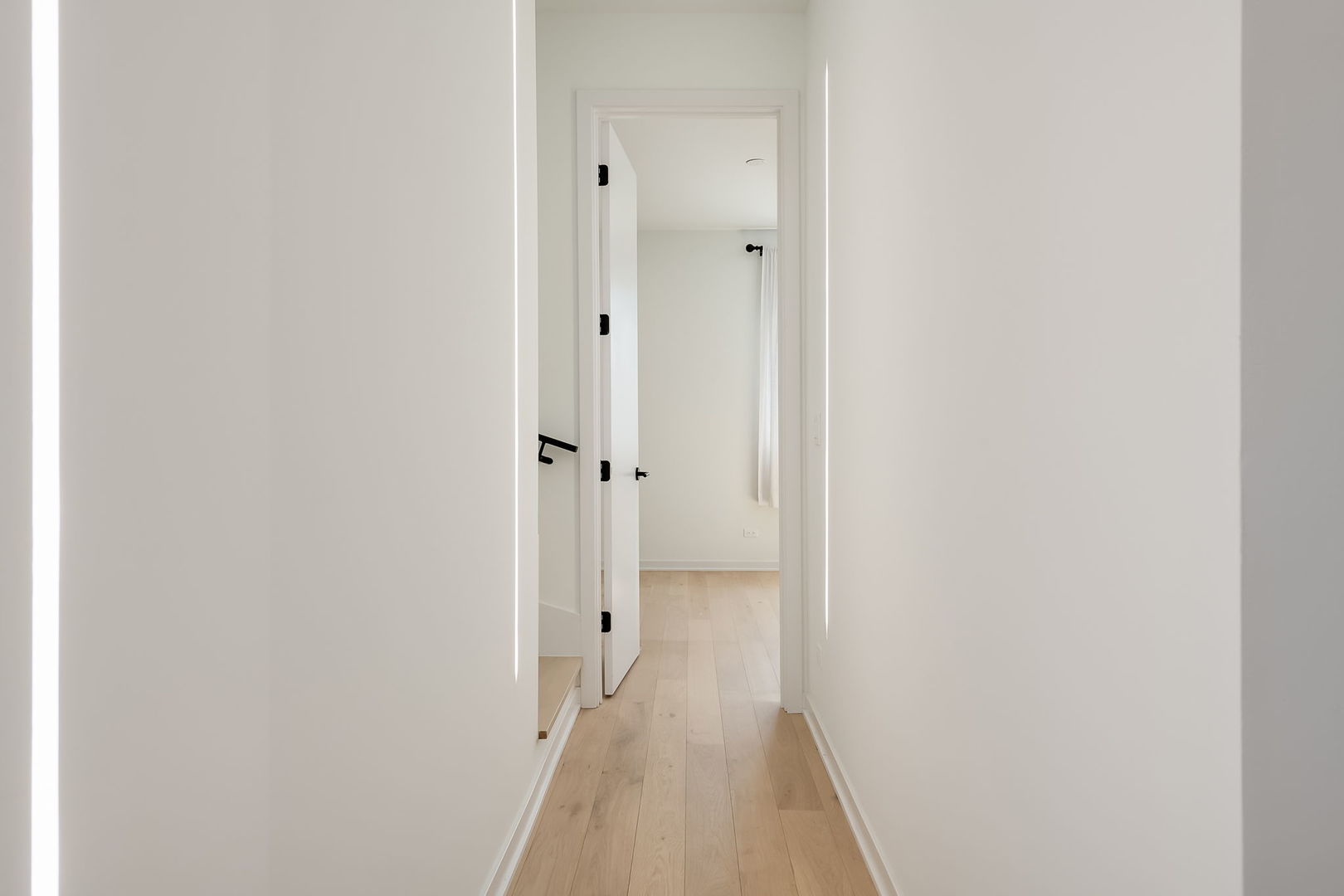 2633 N Emmett Street Unit: 2F