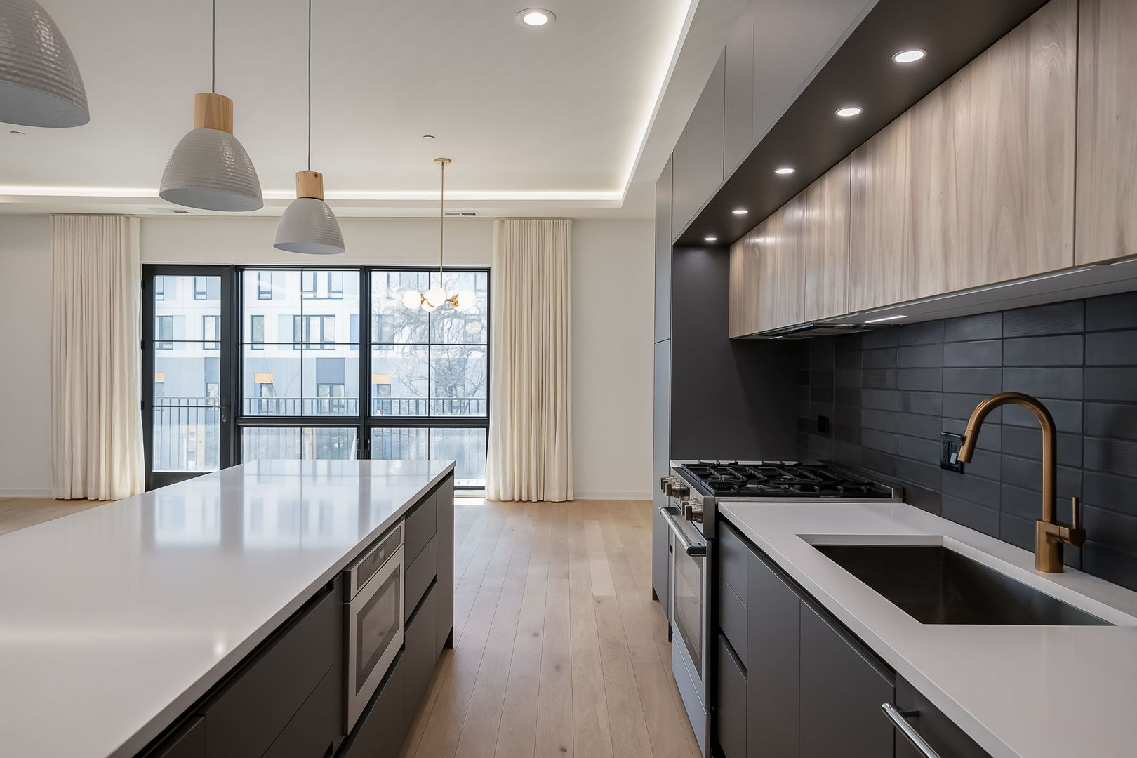 2633 N Emmett Street Unit: 2F