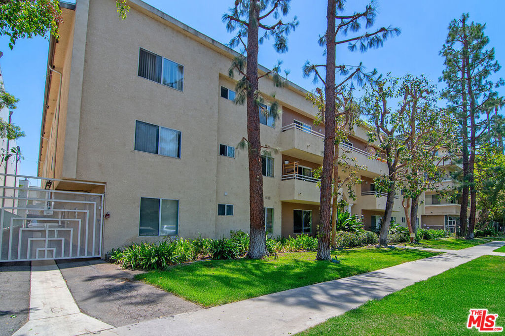 4358 Mammoth Avenue 26