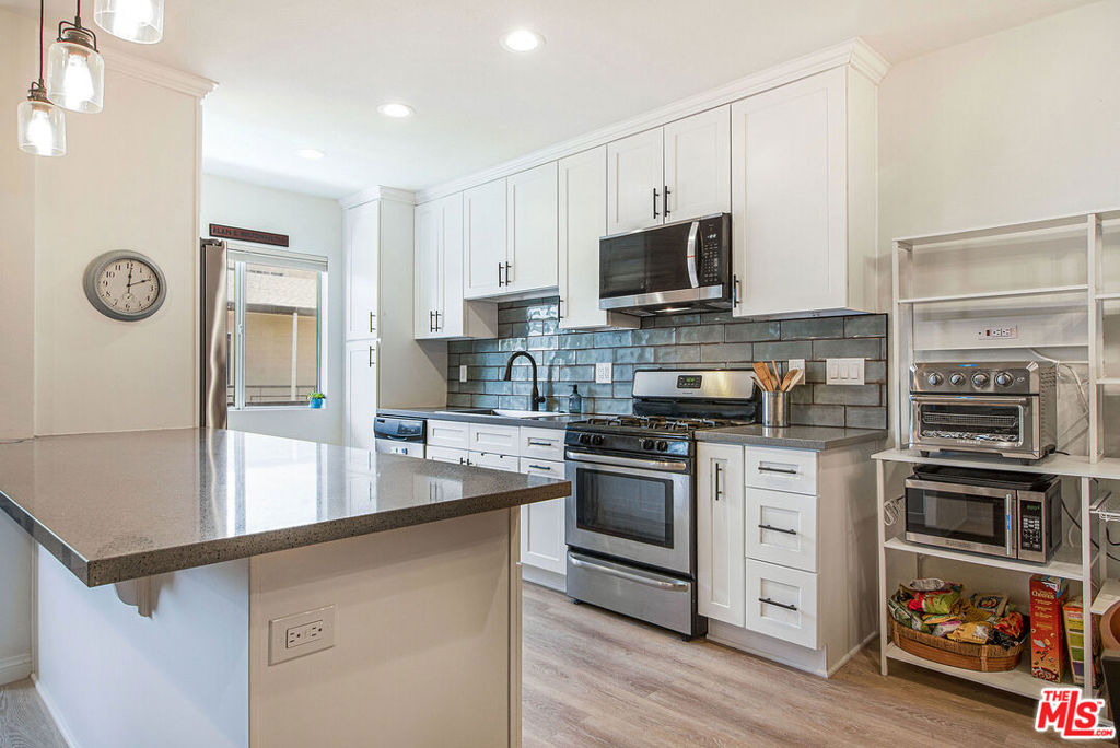 4358 Mammoth Avenue 26