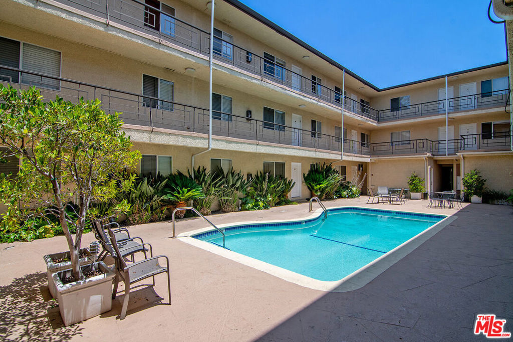 4358 Mammoth Avenue 26