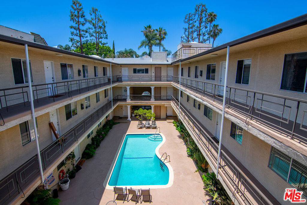 4358 Mammoth Avenue 26