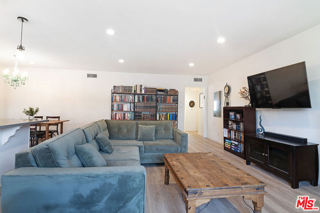 4358 Mammoth Avenue 26