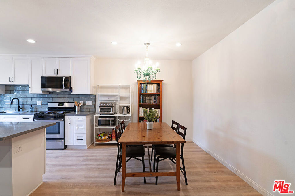 4358 Mammoth Avenue 26