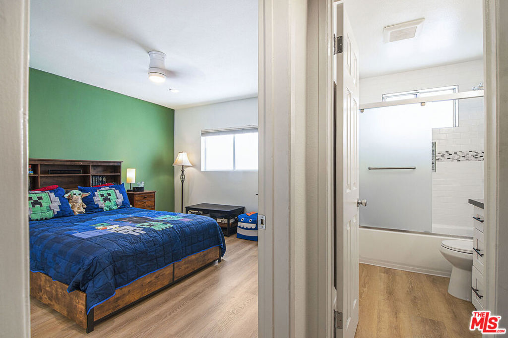 4358 Mammoth Avenue 26