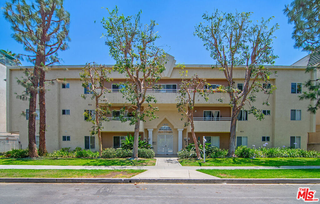 4358 Mammoth Avenue 26