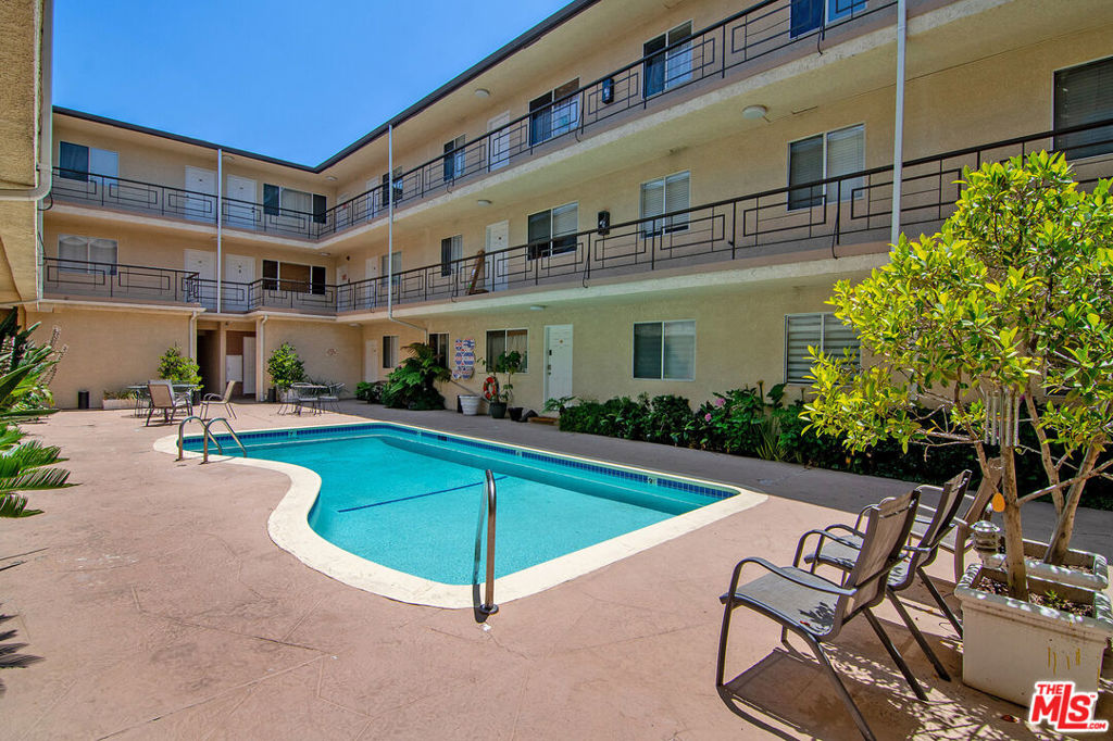 4358 Mammoth Avenue 26