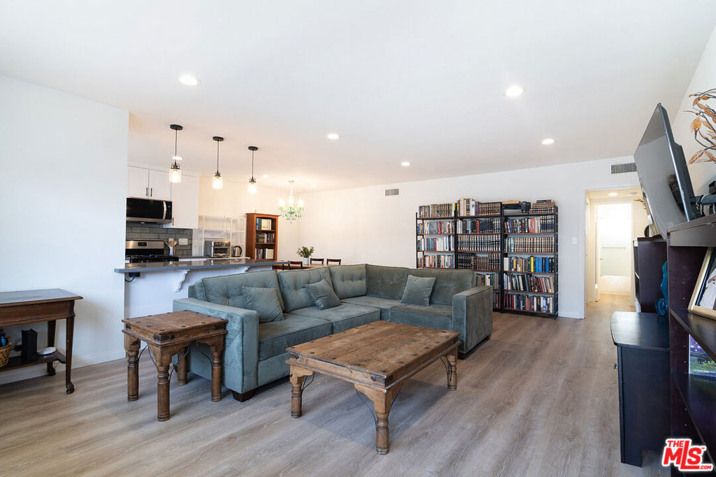 4358 Mammoth Avenue 26