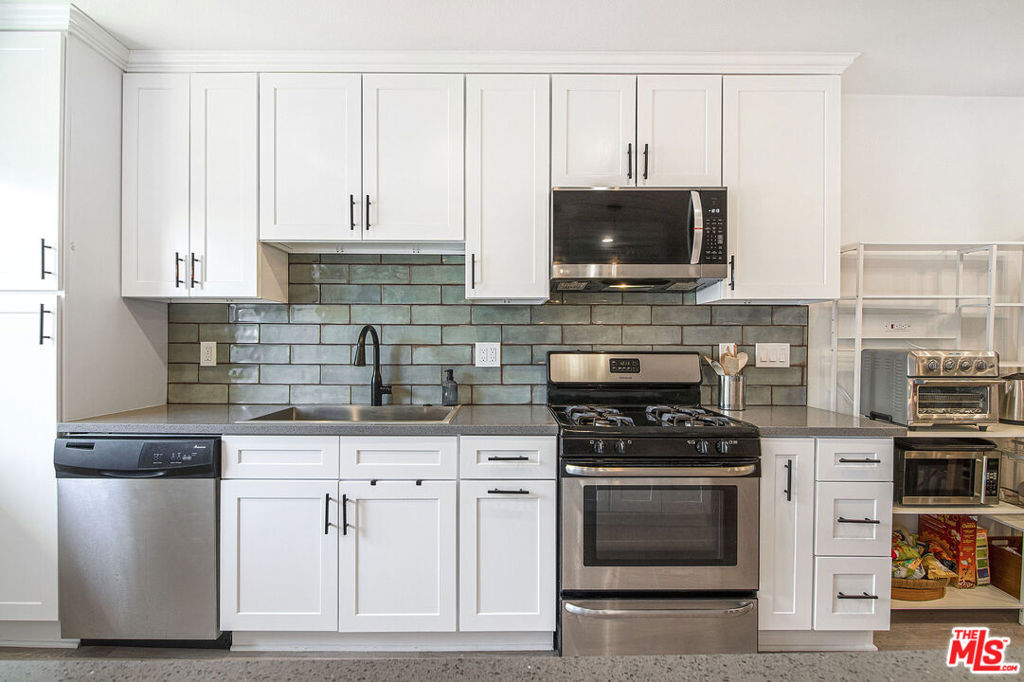 4358 Mammoth Avenue 26